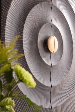 Komoda Wysoka Drewniana Boho Czarno-brązowa 76x140 Cm