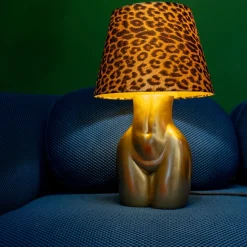 Lampa Stołowa Złota Z Abażurem W Cętki Motyw Ludzkiego Ciała Ø30x48 Cm